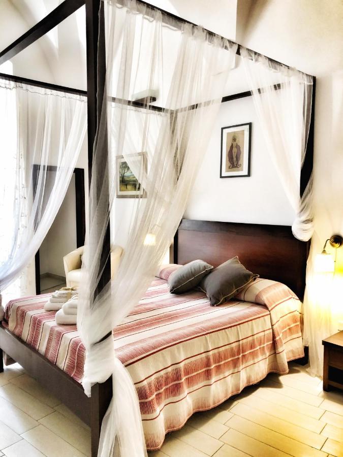 Bed and Breakfast Palazzo Salia à Lecce Extérieur photo
